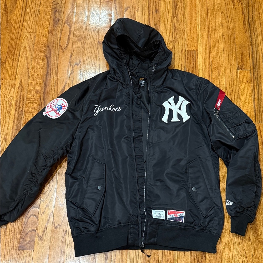 Alpha Industries - New Era Black Zippered Jacket
New York Yankees